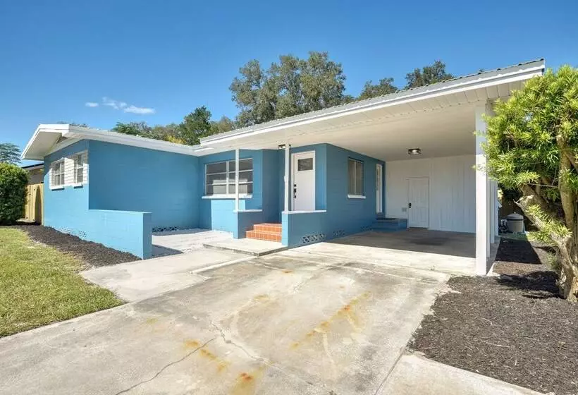 Vibrant Deland House Near Stetson University!