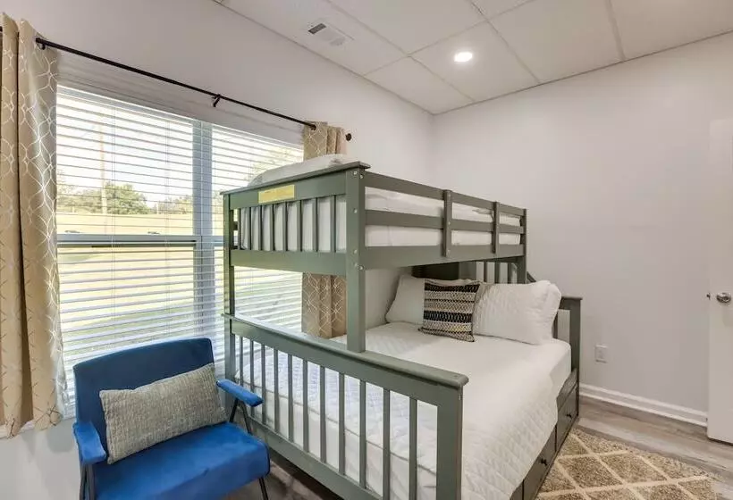 Alabama Retreat W/ Private Pond, Deck & Pool Table