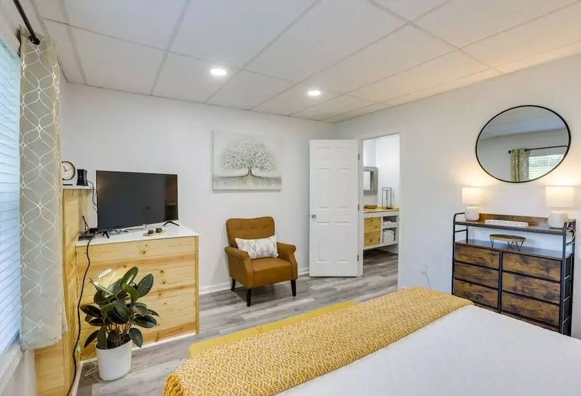 Alabama Retreat W/ Private Pond, Deck & Pool Table