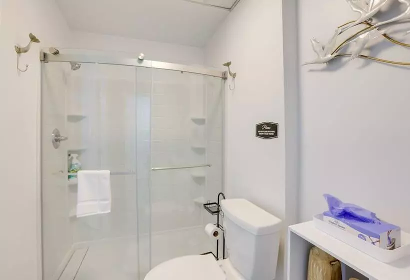 Alabama Retreat W/ Private Pond, Deck & Pool Table