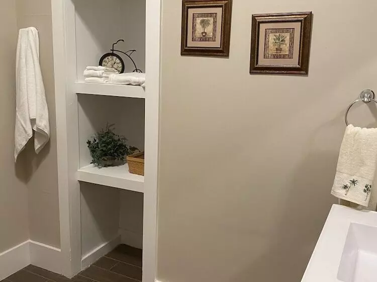 Aamiaismajoitus (B&B) Historic Mcdonald Airbnb