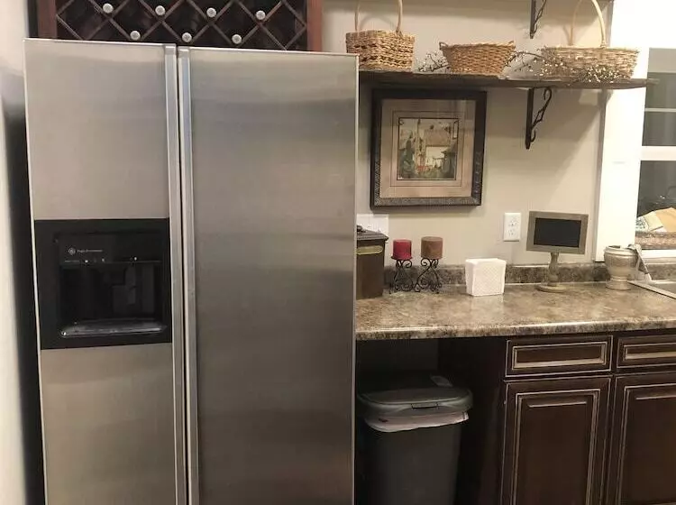 Aamiaismajoitus (B&B) Historic Mcdonald Airbnb