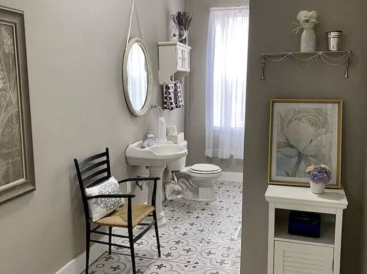 Aamiaismajoitus (B&B) Historic Mcdonald Airbnb