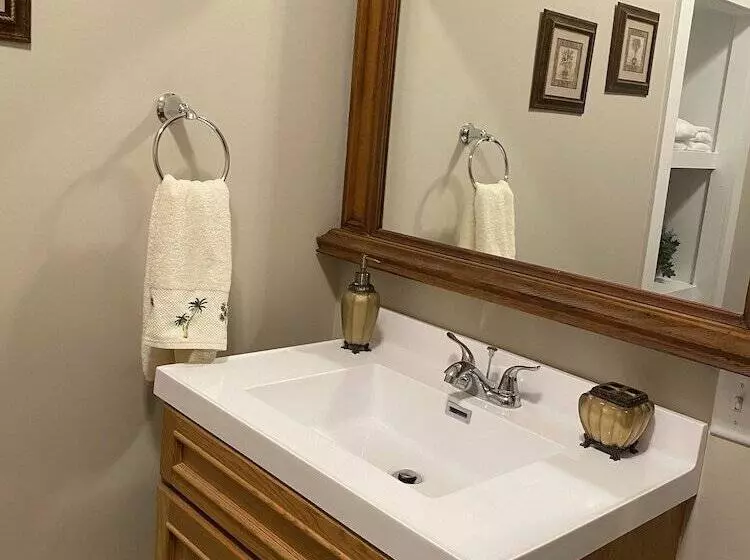 Aamiaismajoitus (B&B) Historic Mcdonald Airbnb