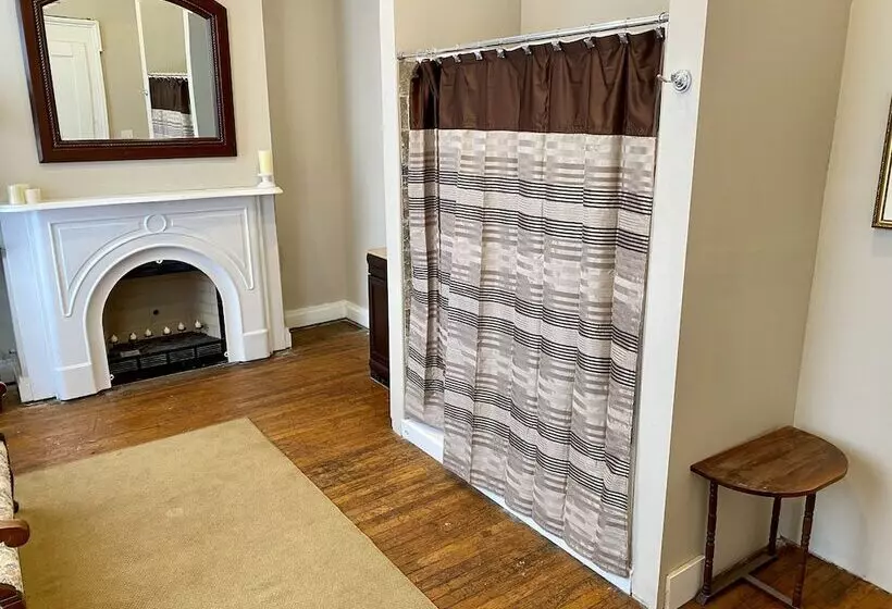 Aamiaismajoitus (B&B) Historic Mcdonald Airbnb