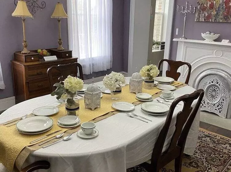 Aamiaismajoitus (B&B) Historic Mcdonald Airbnb