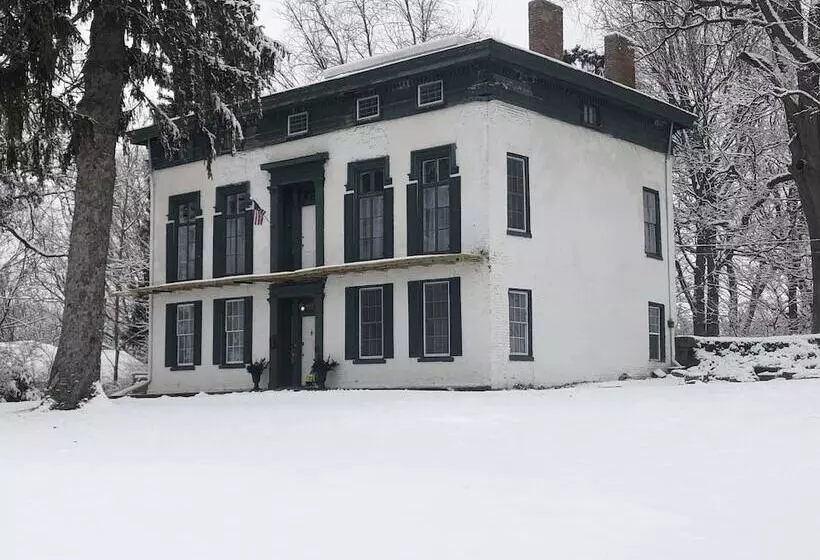 Aamiaismajoitus (B&B) Historic Mcdonald Airbnb