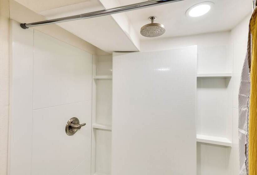 Centrally Located Apt Near Downtown Rapid City!