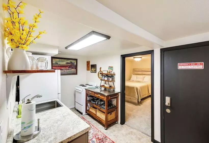 Black Hills Basecamp: Historic Rapid City Home!