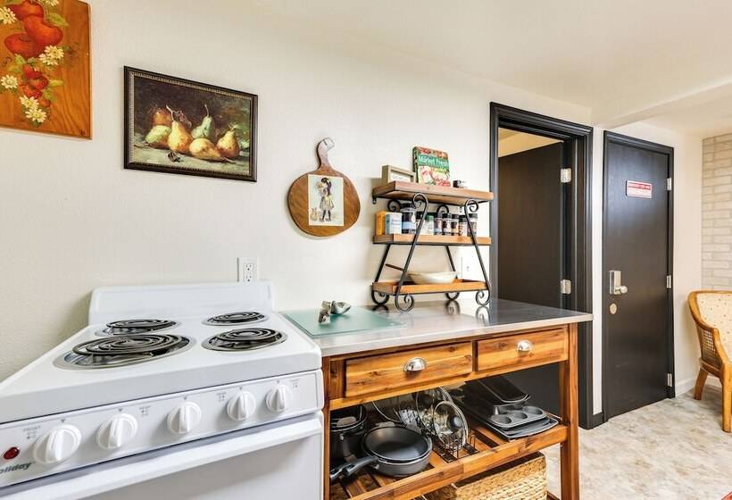 Centrally Located Apt Near Downtown Rapid City!