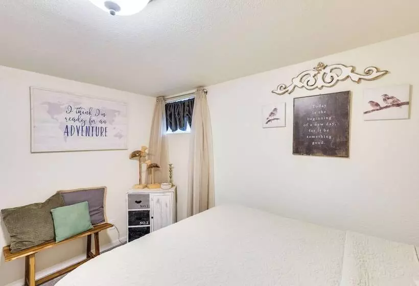 Black Hills Basecamp: Historic Rapid City Home!