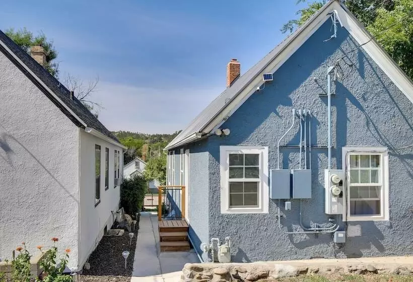 Black Hills Basecamp: Historic Rapid City Home!