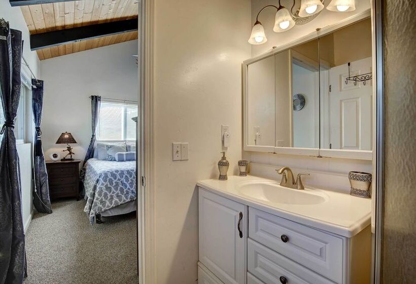 Cozy Kona Coast Apt W/ Lanai ~ 8 Miles To Beach!