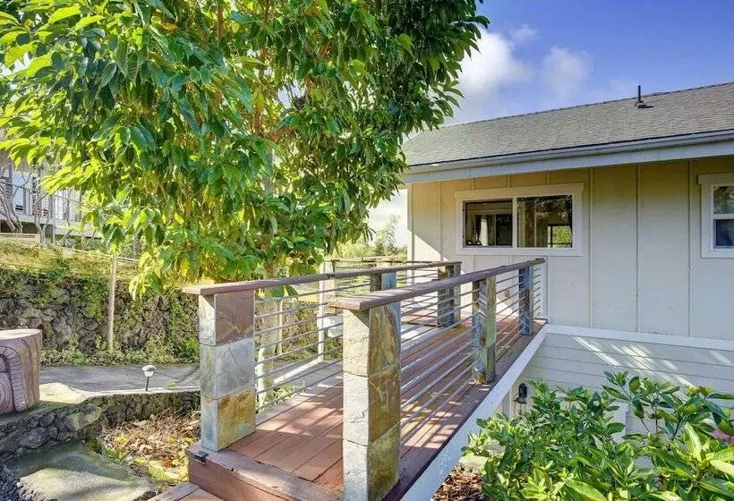 Cozy Kona Coast Apt W/ Lanai ~ 8 Miles To Beach!