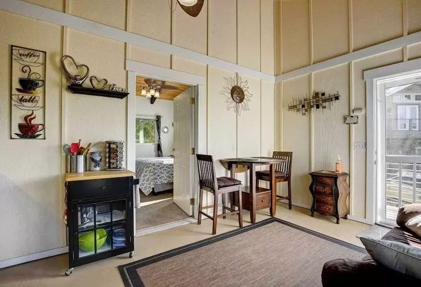 Cozy Kona Coast Apt W/ Lanai ~ 8 Miles To Beach!