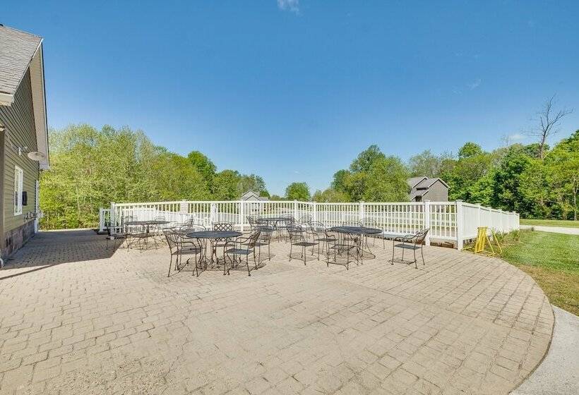 Cozy Resort Style Escape On Taylorsville Lake!