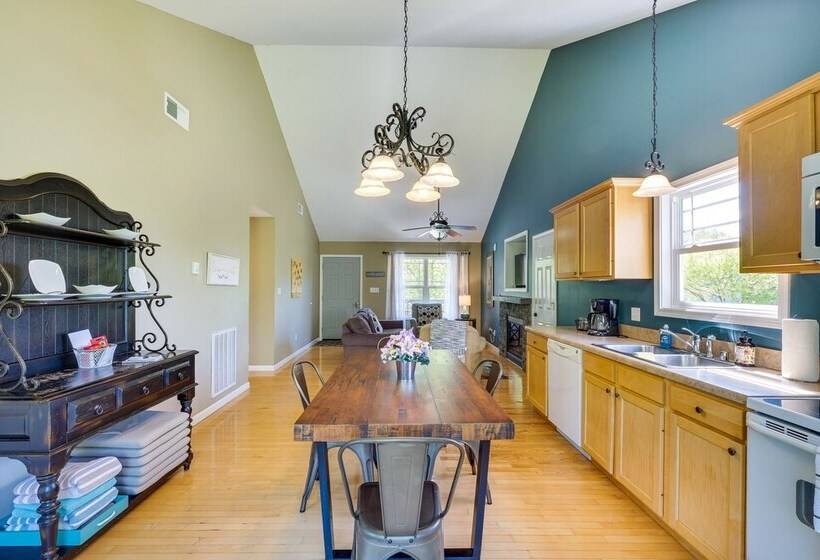 Cozy Resort Style Escape On Taylorsville Lake!