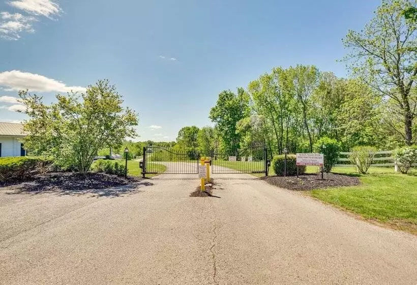 Cozy Resort Style Escape On Taylorsville Lake!