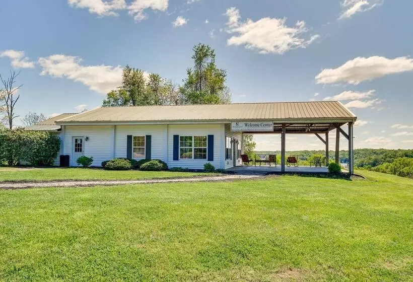 Cozy Resort Style Escape On Taylorsville Lake!