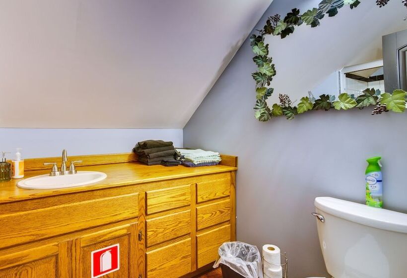 Downtown Hermann Vacation Home Near Wineries!