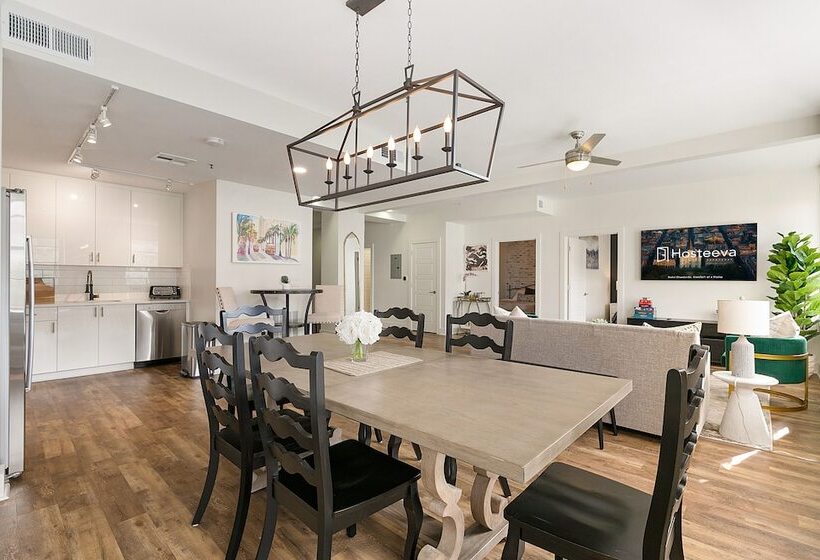 Festive 4br Condo In The Heart Of Nola
