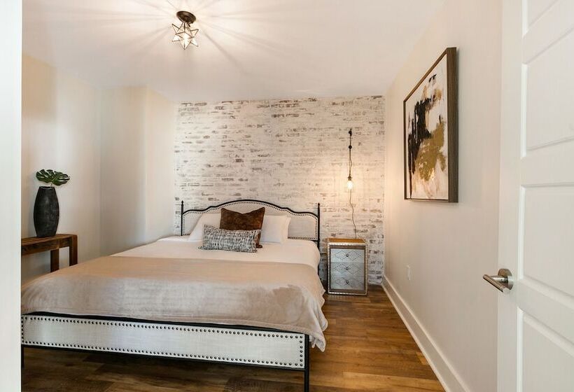 Festive 4br Condo In The Heart Of Nola