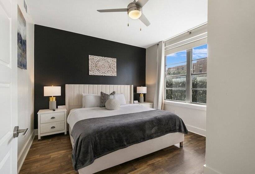 Festive 4br Condo In The Heart Of Nola