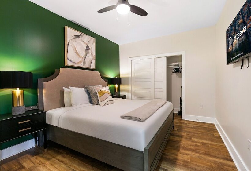 Festive 4br Condo In The Heart Of Nola