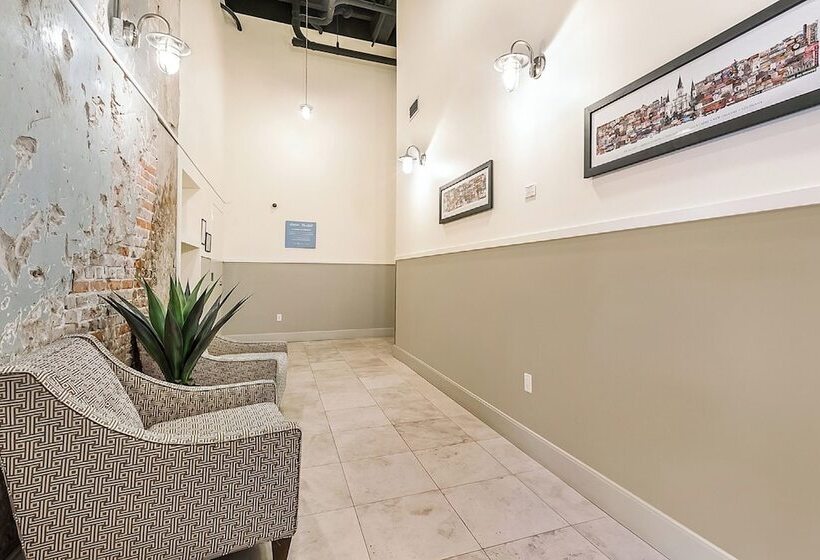 Festive 4br Condo In The Heart Of Nola