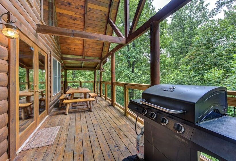 Hidden Haven Log Cabin W/ Private Hot Tub