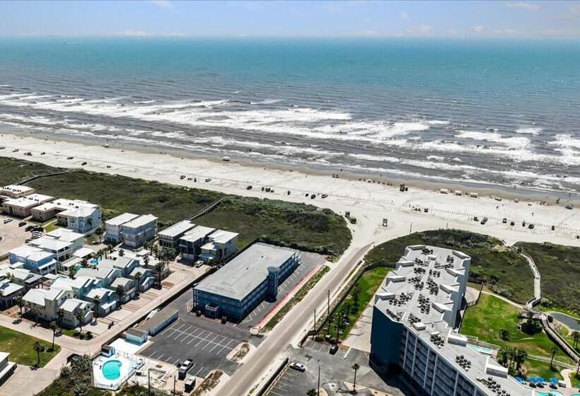 Seaside Boutique Hotel, Waves At Your Doorstep