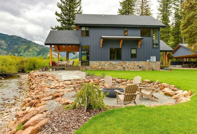 Modern Turnerville Cabin W/ Hot Tub & Scenic Views