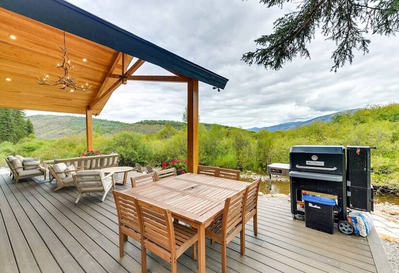 Modern Turnerville Cabin W/ Hot Tub & Scenic Views