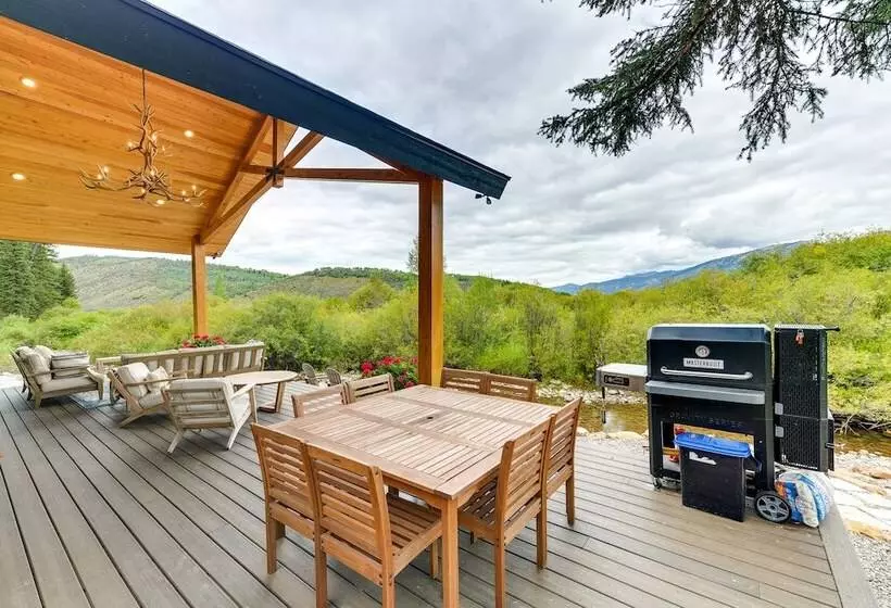 Modern Turnerville Cabin W/ Hot Tub & Scenic Views