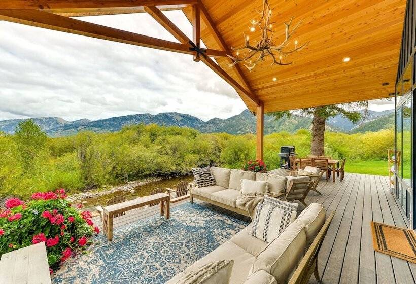 Modern Turnerville Cabin W/ Hot Tub & Scenic Views