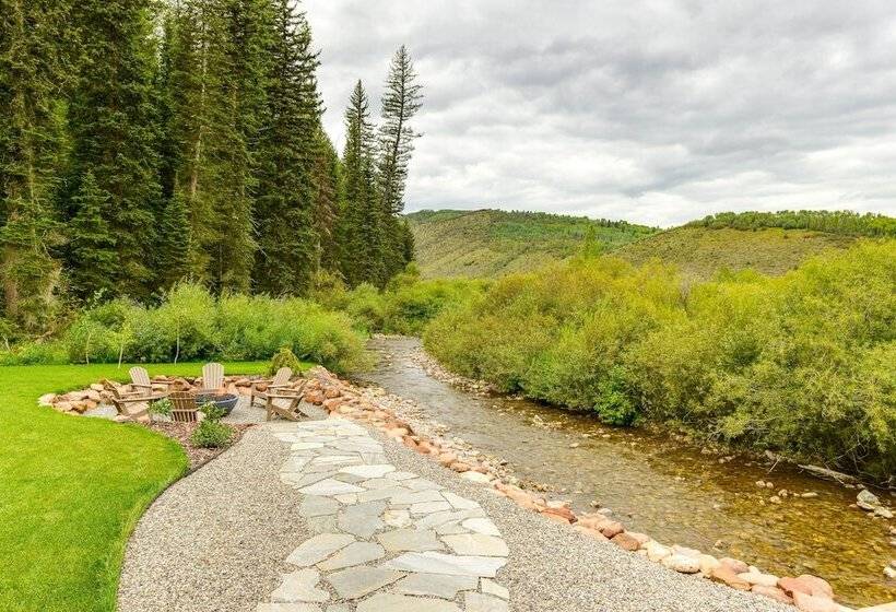 Modern Turnerville Cabin W/ Hot Tub & Scenic Views