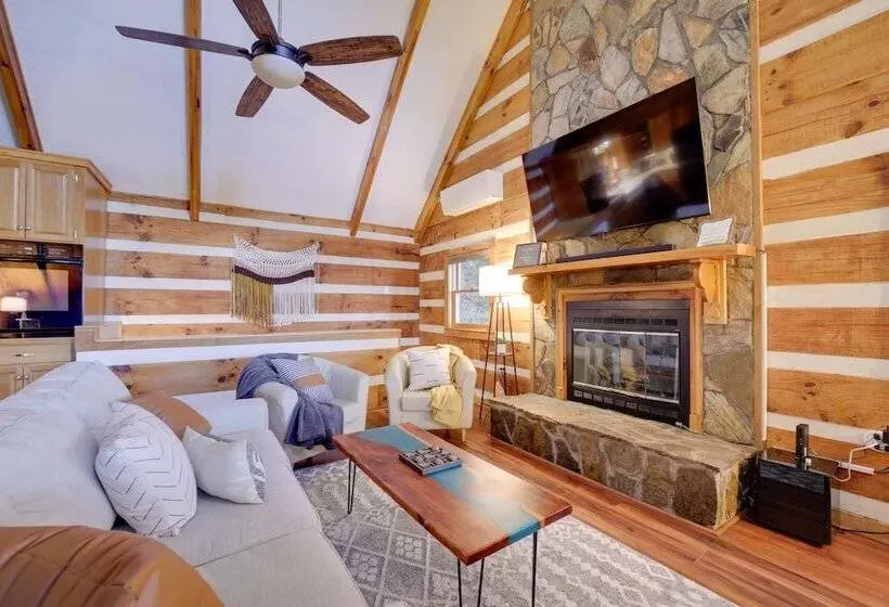 Mountain View Cabin W/ Hot Tub: 27 Mi To Asheville