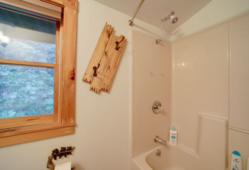 Mountain View Cabin W/ Hot Tub: 27 Mi To Asheville