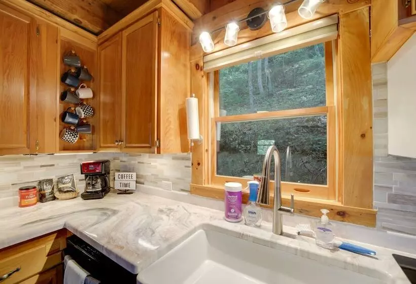 Mountain View Cabin W/ Hot Tub: 27 Mi To Asheville