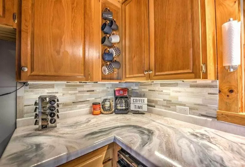 Mountain View Cabin W/ Hot Tub: 27 Mi To Asheville