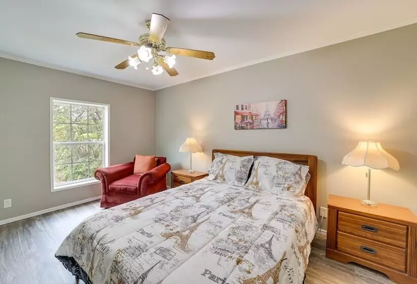 Pet Friendly Checotah Home W/ Deck & Lake Views!