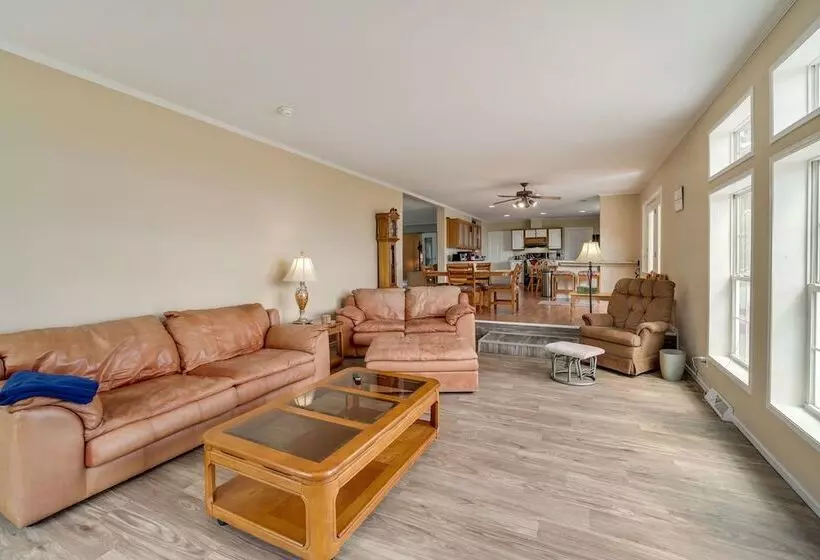 Pet Friendly Checotah Home W/ Deck & Lake Views!