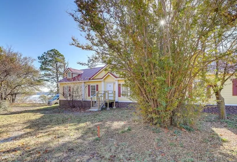 Pet Friendly Checotah Home W/ Deck & Lake Views!