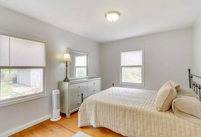 Pet Friendly Connecticut Retreat Near Golfing!