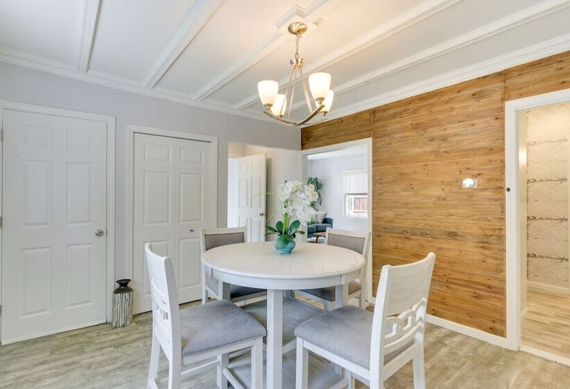 Pet Friendly Connecticut Retreat Near Golfing!