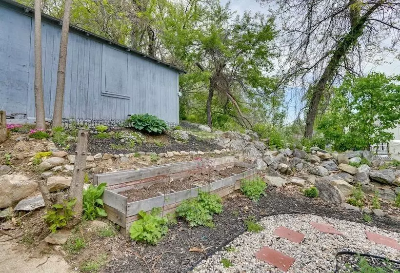 Pet Friendly Connecticut Retreat Near Golfing!