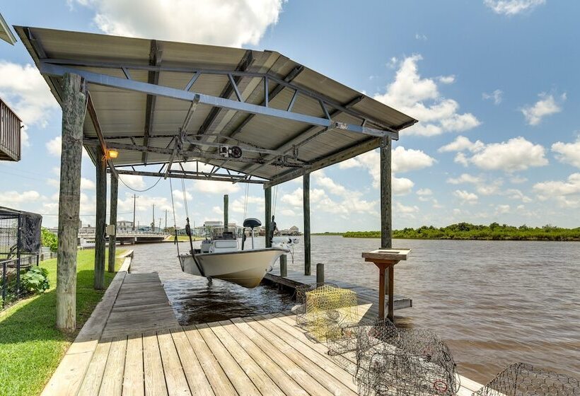 Texas Escape W/ Deck & Fenced In Yard!