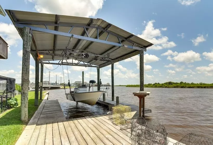 Texas Escape W/ Deck & Fenced In Yard!