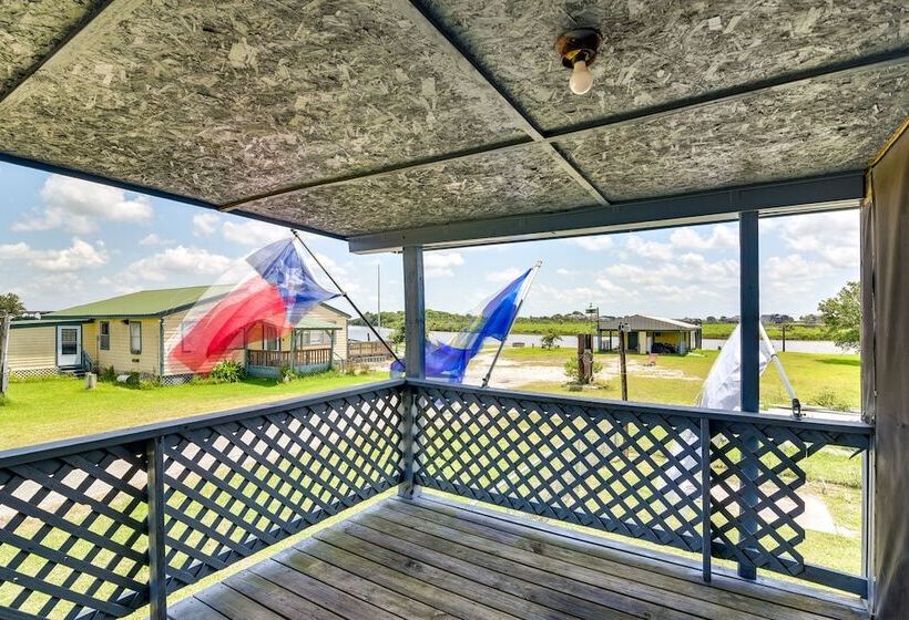 Texas Escape W/ Deck & Fenced In Yard!