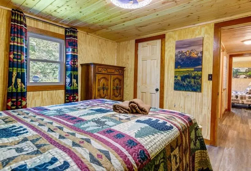 Furnished Deck: Rustic Cabin In Cosby!